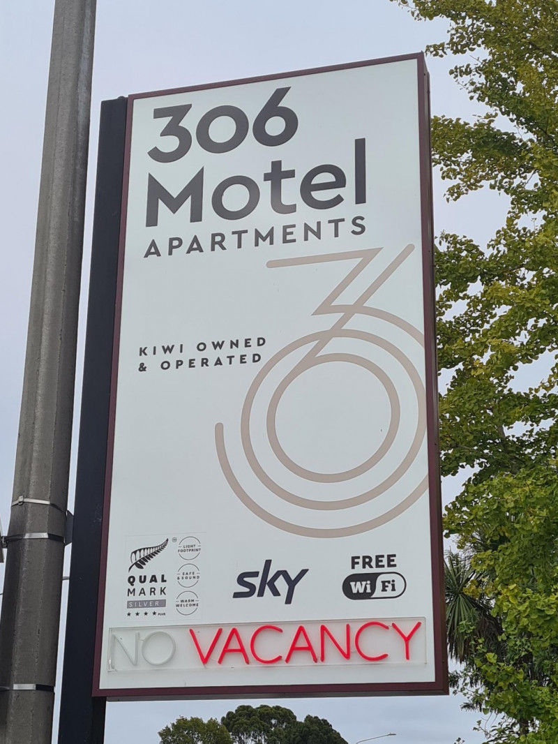 306 Motel Apartments 3