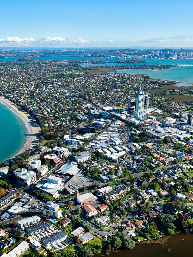 Takapuna Beach Visitor Guide 1